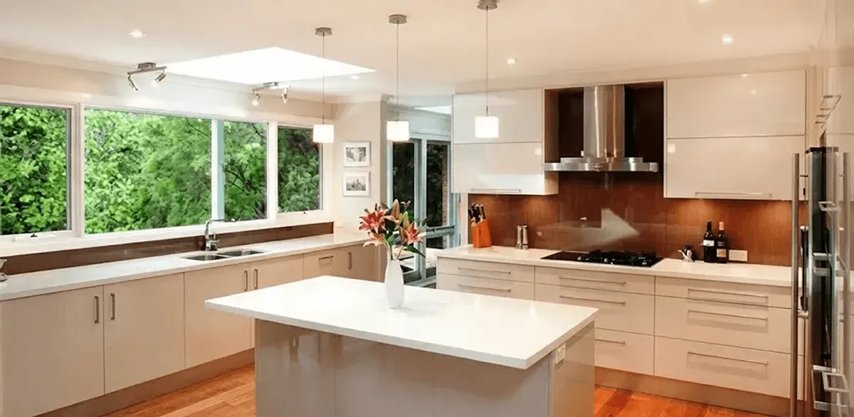 Kitchen cabinet refacing and remodel results in a modern kitchen in Memphis, TN